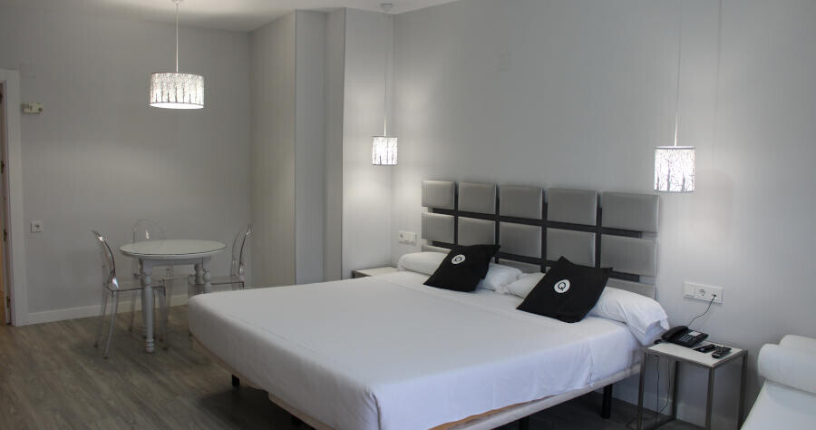 El Hotel Quo Eraso renueva las puertas de sus habitaciones y baños con revestimientos 3M Di-Noc